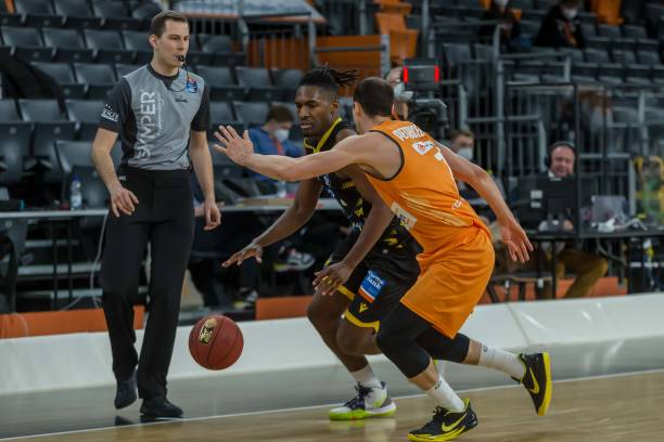 相较之下 相较之下